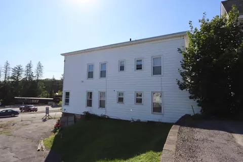 93 Washington St N, Auburn, ME 04210