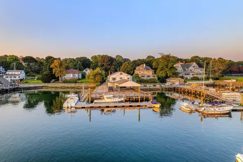 18 Simpson Ln, York, ME 03909