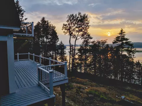 805 River Rd, Dresden, ME 04342