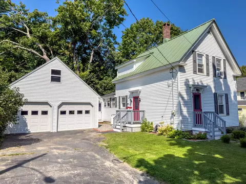 21 Linden St, Rockland, ME 04841