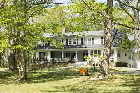 610 York St, York, ME 03909