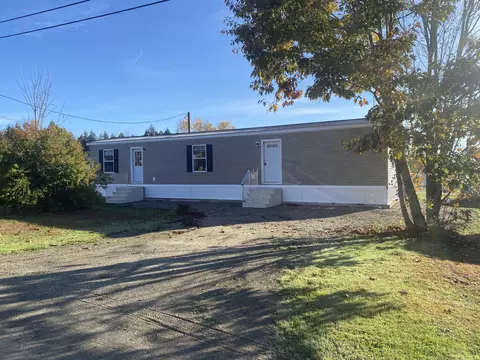 11 Summer Dr, Farmingdale, ME 04344