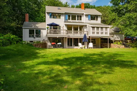 155 River Rd, Cape Neddick, ME 03902