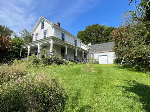 38 Lincoln St, Dexter, ME 04930