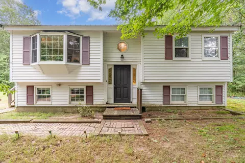 252 Yarmouth Rd, Gray, ME 04039