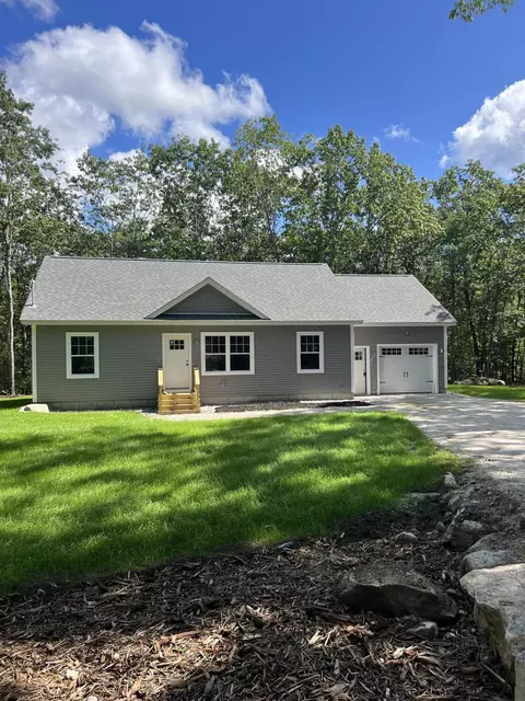124 Burnham Dr, Naples, ME 04055