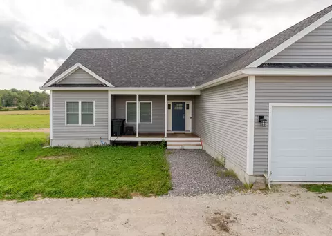 940 Hallowell Rd, Pownal, ME 04069