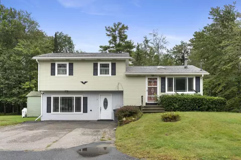 5 Madelyn St, Lisbon, ME 04250