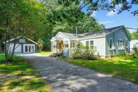 13 Old Oak Ln, Gorham, ME 04038