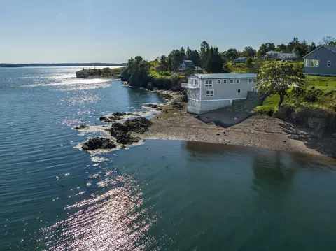 2 Clark St, Eastport, ME 04631