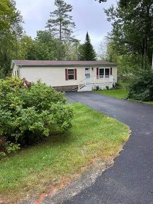 110 Pineland Dr, Winthrop, ME 04364