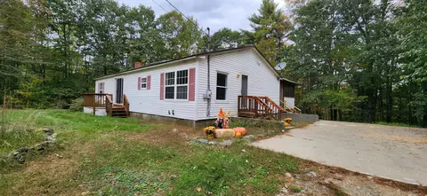 89 Goodrich Rd, Hebron, ME 04238
