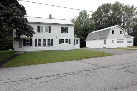 22 James St, Farmingdale, ME 04344