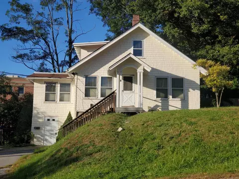 4 Brooks St, Augusta, ME 04330