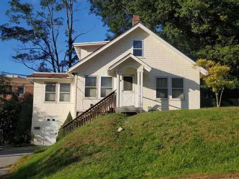 4 Brooks St, Augusta, ME 04330