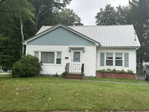 28 Beech St, East Millinocket, ME 04430