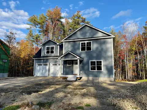 16 Deerfield Dr, Gorham, ME 04038