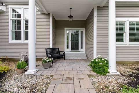 3 Lindenwood Ln #1, Falmouth, ME 04105