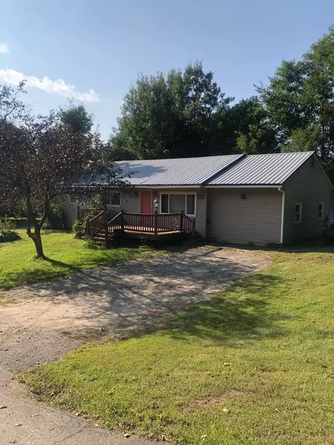 16 School St, Livermore Falls, ME 04254