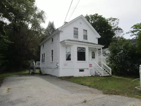 9 Elm St, Norway, ME 04268