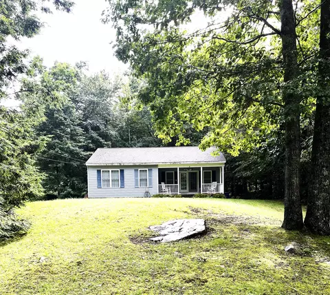 4 Gingerbread Ln, York, ME 03909