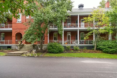 90 Mckinley Ct, Portland, ME 04109