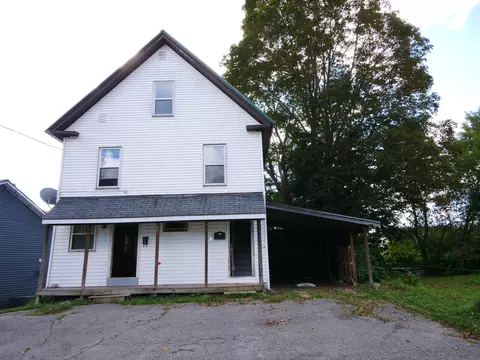 69 Elm St, Newport, ME 04953