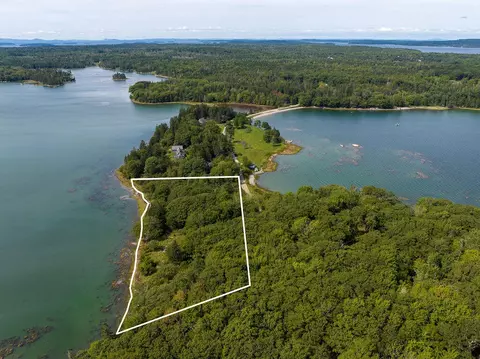105 Oak Point Rd, Deer Isle, ME 04627