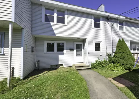 31 Blue Hl W, Bangor, ME 04401