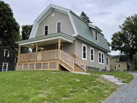 31 Dudley St, Presque Isle, ME 04769