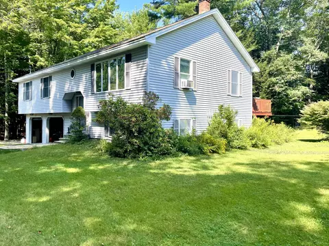 359 Maple St, Farmingdale, ME 04344