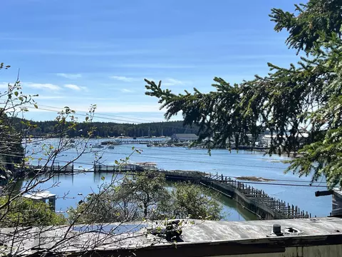 75 Green Head Rd, Stonington, ME 04681
