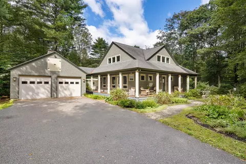 96 Tenpenny St, Freeport, ME 04032