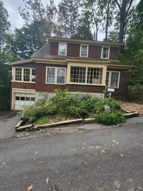 2 Tobey St, Augusta, ME 04330