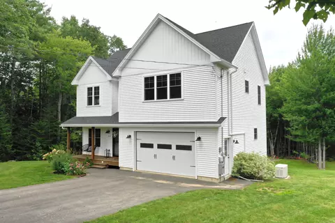 33 Acorn Dr, Hampden, ME 04444