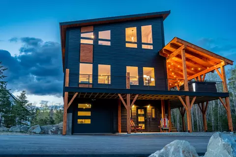 5019 Forest Ln, Carrabassett Valley, ME 04947