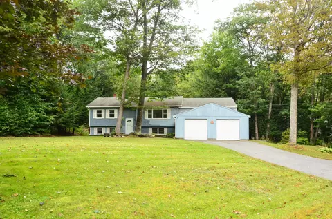 17 Pamela Dr, Winthrop, ME 04364