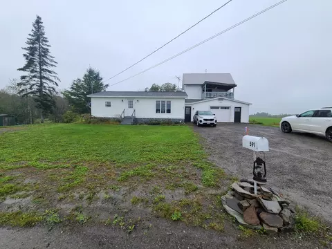 591 Smyrna St, Houlton, ME 04730