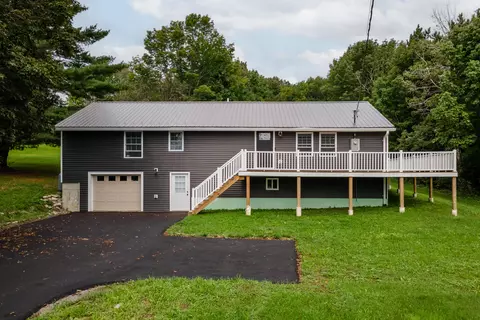 852 Clark Rd, Plymouth, ME 04969