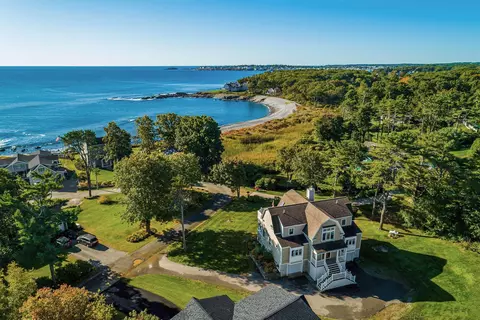 19 Intervale Rd, Cape Neddick, ME 03902