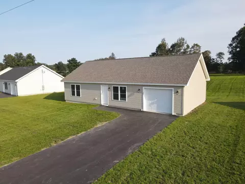 37 Stearns Farms Rd, Hampden, ME 04444