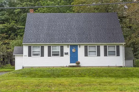 662 Maine Ave, Farmingdale, ME 04344