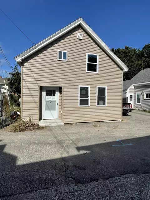 5 Williams Ct, Biddeford, ME 04005
