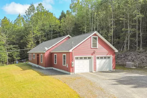 78 Manchester Woods Rd, Manchester, ME 04351