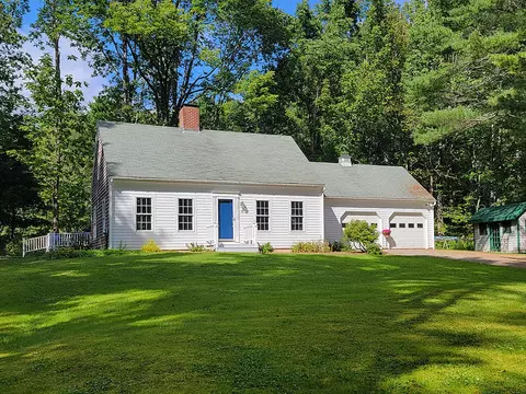 8 Holmes Ln, Damariscotta, ME 04543