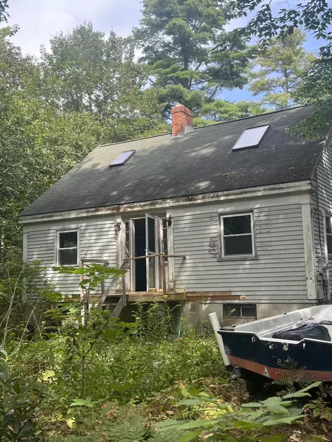 3 Coffin Pond Rd, Freeport, ME 04032