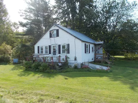 33 Quaker Hill Rd, Unity, ME 04988