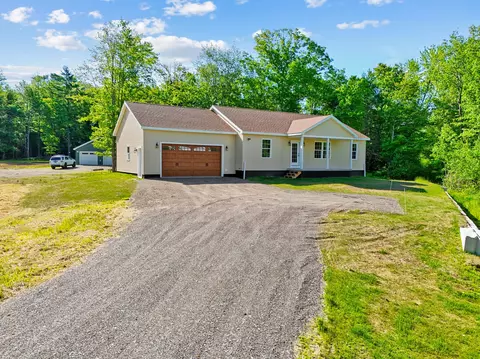 11 Chestnut St, Unity, ME 04988