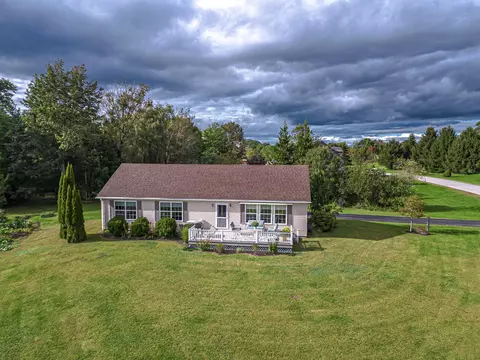 63 Bobolink Ln, Thomaston, ME 04861
