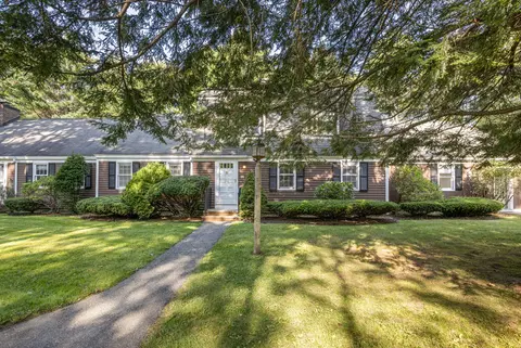 42 Applegate Ln #42, Falmouth, ME 04105